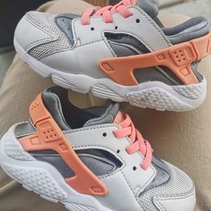9c Nike huaraches